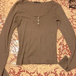 brown brandy zelly three button top (long sleeve)